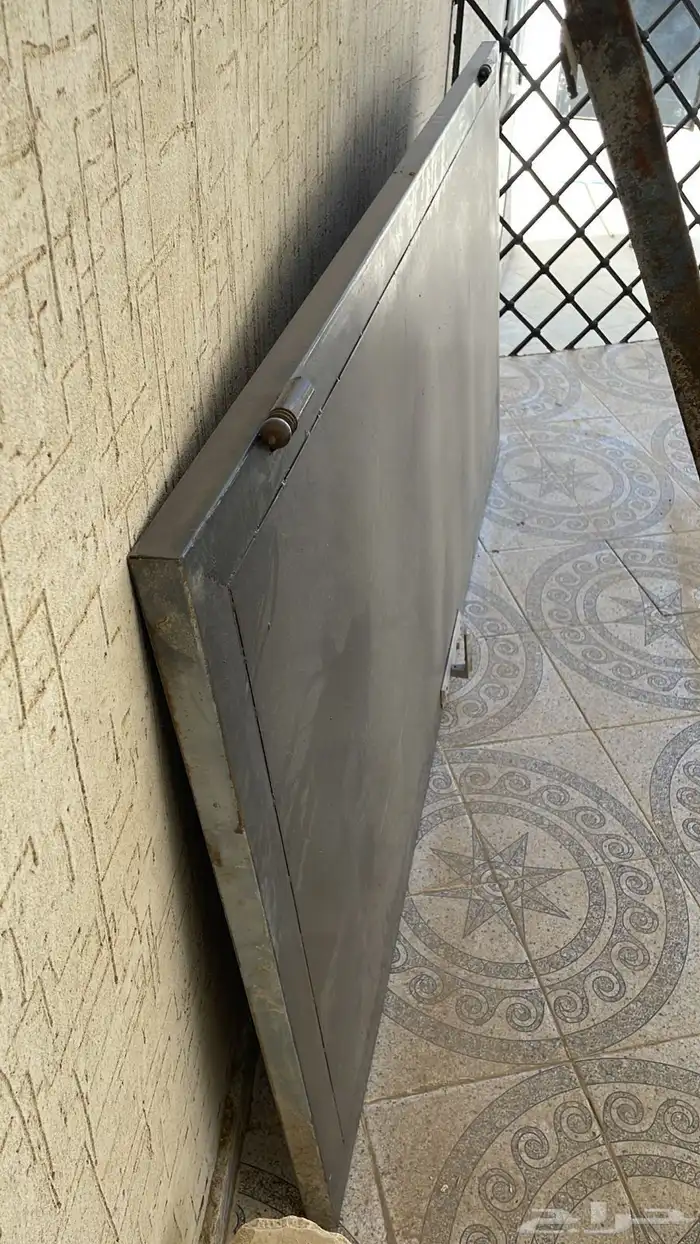 اثنين ابواب حديد مع الحلق وشباك كبير 4