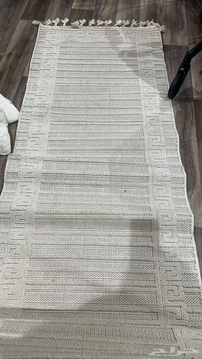 عرض متر طول 5 متر تقريبا  ب 80 ريال 1