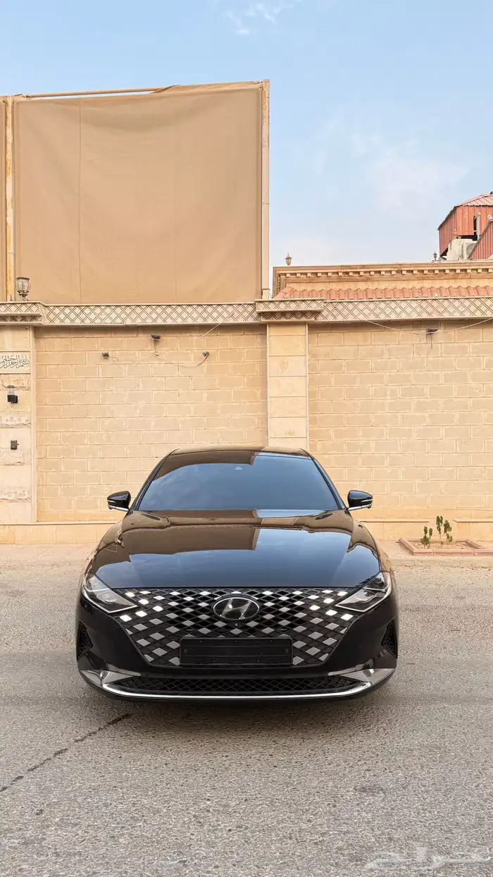 هيونداي ازيرا 2020 ( بنزين) v6 فل كامل 0