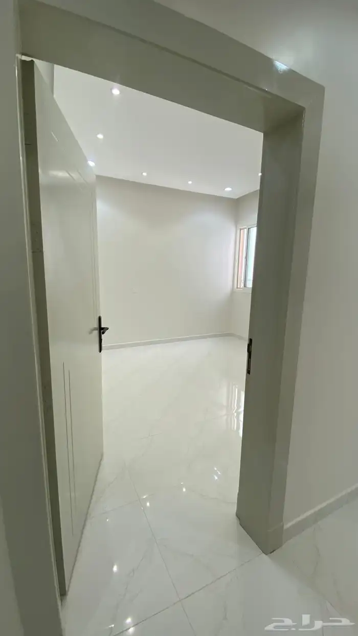 للايجار دور علوي جديد في حي الدار البيضاء 4