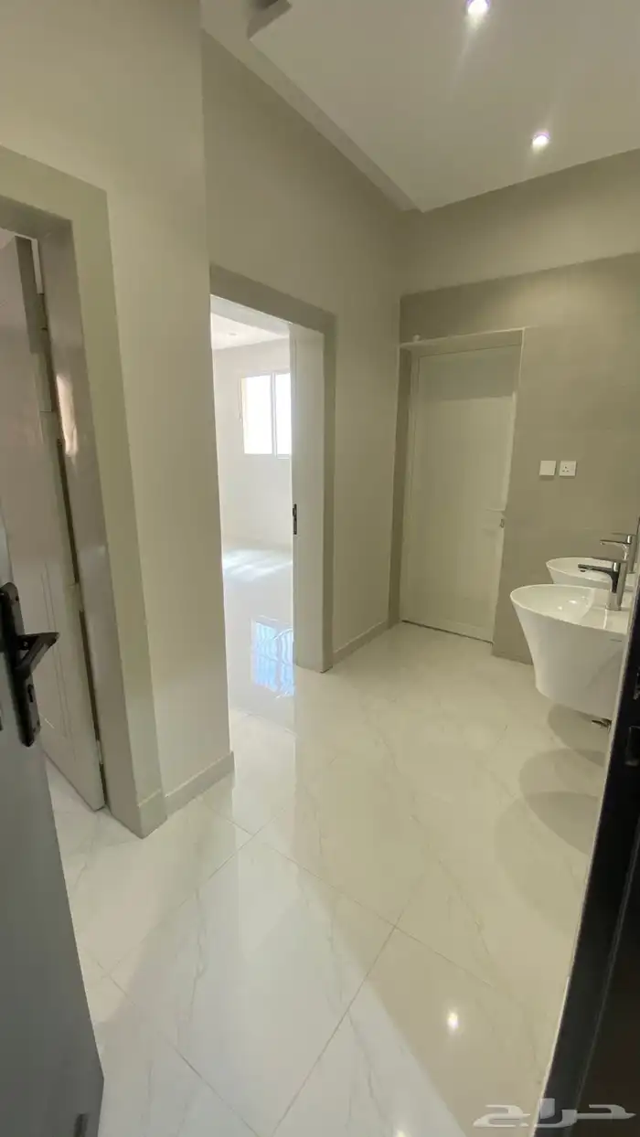 للايجار دور علوي جديد في حي الدار البيضاء 10