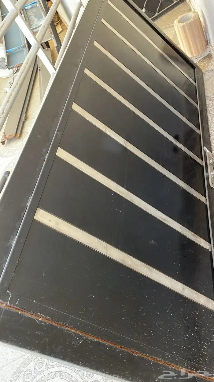 اثنين ابواب حديد مع الحلق وشباك كبير 5