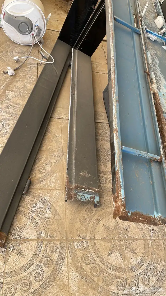 اثنين ابواب حديد مع الحلق وشباك كبير 6