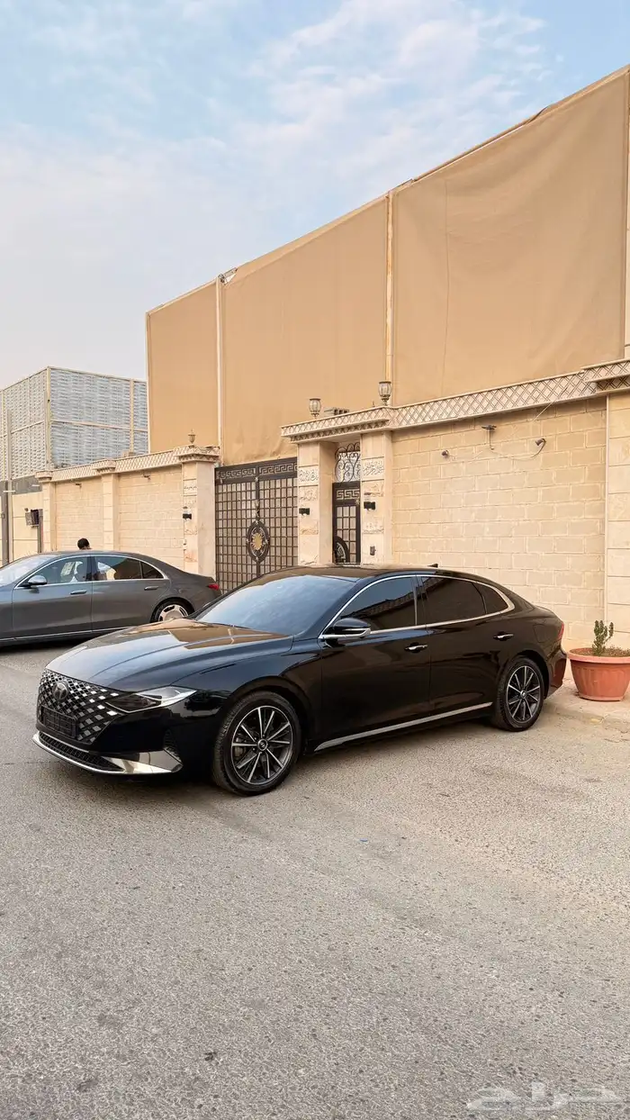 هيونداي ازيرا 2020 ( بنزين) v6 فل كامل 1