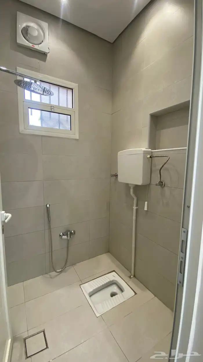 للايجار دور علوي جديد في حي الدار البيضاء 6