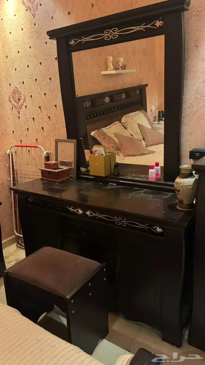 غرفة نوم كامله سرير ودولاب ملابس وشفنيره وتسريحه وكومدينو 3
