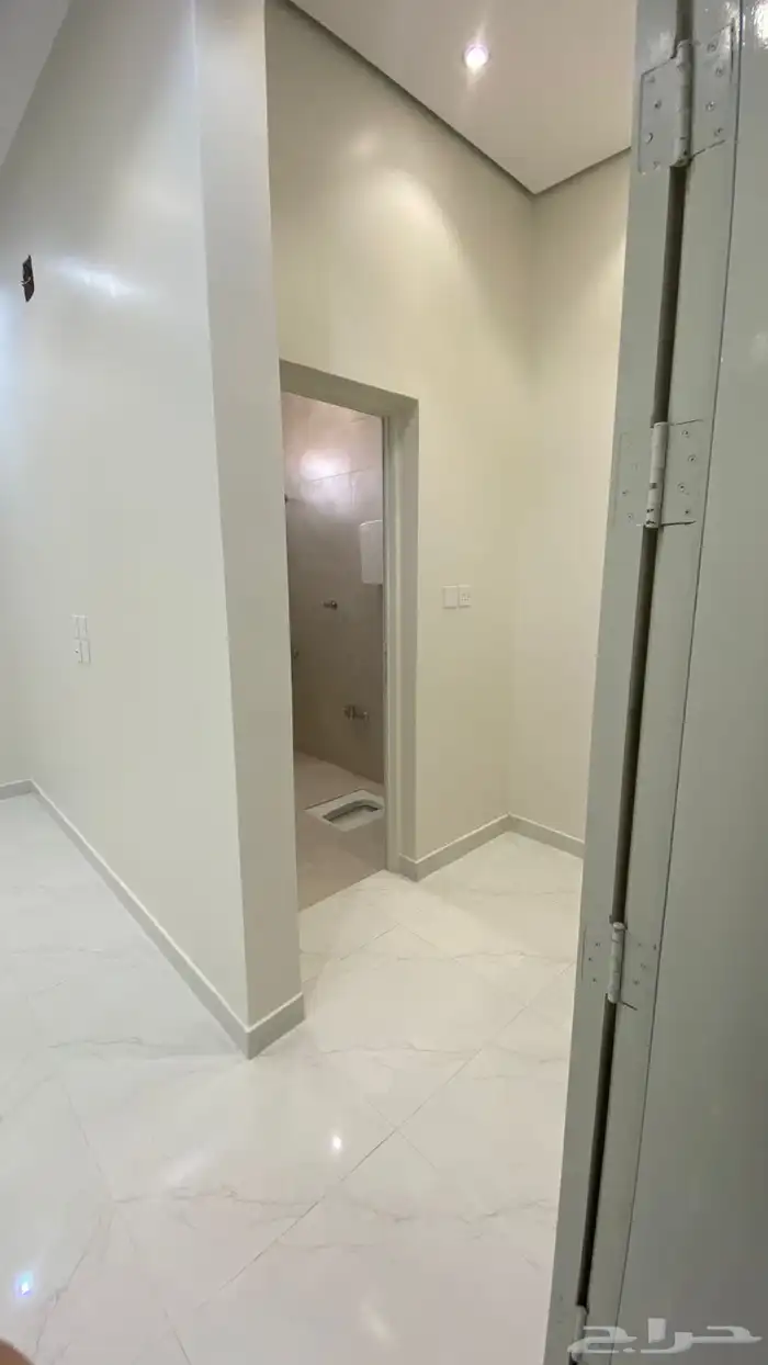 للايجار دور علوي جديد في حي الدار البيضاء 3