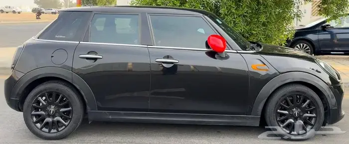 ميني كوبر 4 ابواب 2019 اسود داخلية احمر 3 سلندر تيربو 1.5 10