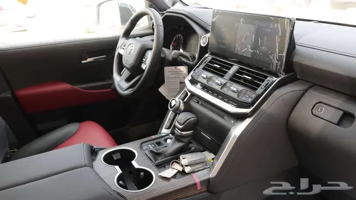 تويوتا لاندكروزر VXR موديل 2024 باقل سعر خصم يصل الى 20 12