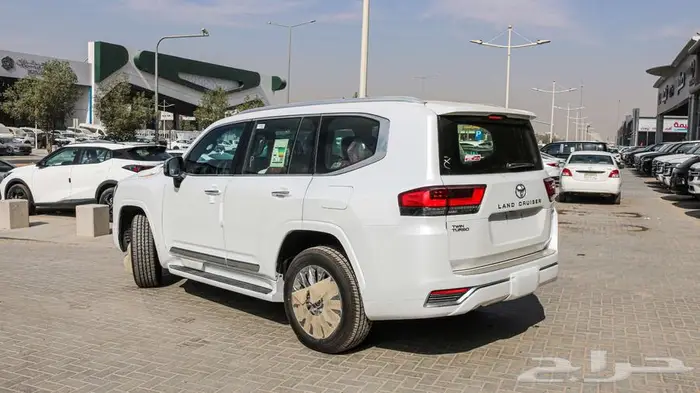 تويوتا لاندكروزر VXR موديل 2024 باقل سعر خصم يصل الى 20 5