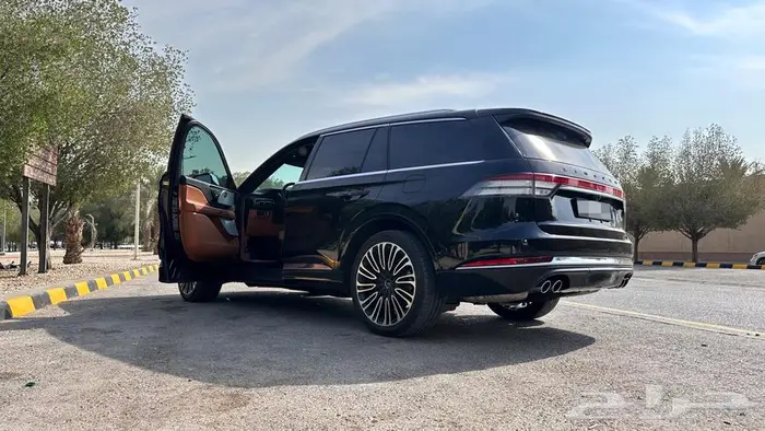 لينكون افياتور 2022 بريزيدنشال (أعلى فئة) - أسود - Lincoln 0