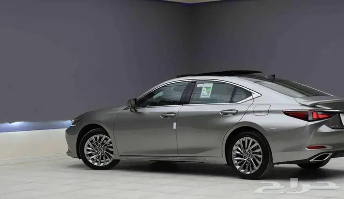 تتوفر فئات لكزس ES اصفار سعودي نظام دفعتين سعودي او نقد 9