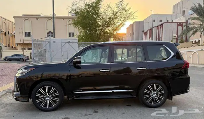 لكزس LX 2018 أسود 2