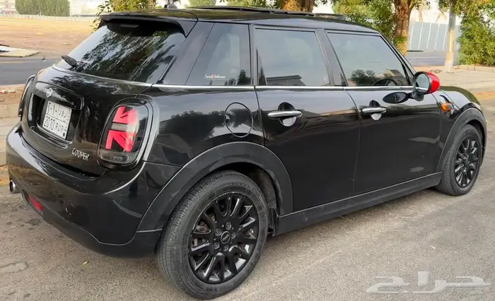 ميني كوبر 4 ابواب 2019 اسود داخلية احمر 3 سلندر تيربو 1.5 16