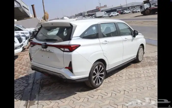 تويوتا فيلوز 2025 (رصاصي   رصاصي فاتح   ابيض ) 6