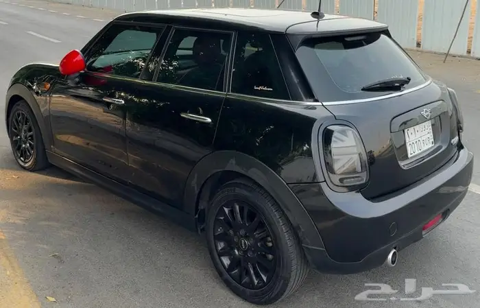 ميني كوبر 4 ابواب 2019 اسود داخلية احمر 3 سلندر تيربو 1.5 8