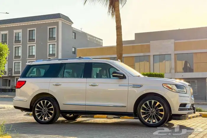 لينكولن نافيجتور V6 2019 ابيض سعودي 2