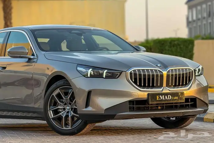 BMW 520i LAXURY 2024 ذهبي خليجي 1