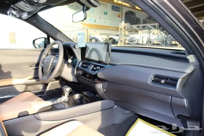 لكزس - UX300 خليجي هايبرد - 2025 - فل كامل-اقل سعر 10