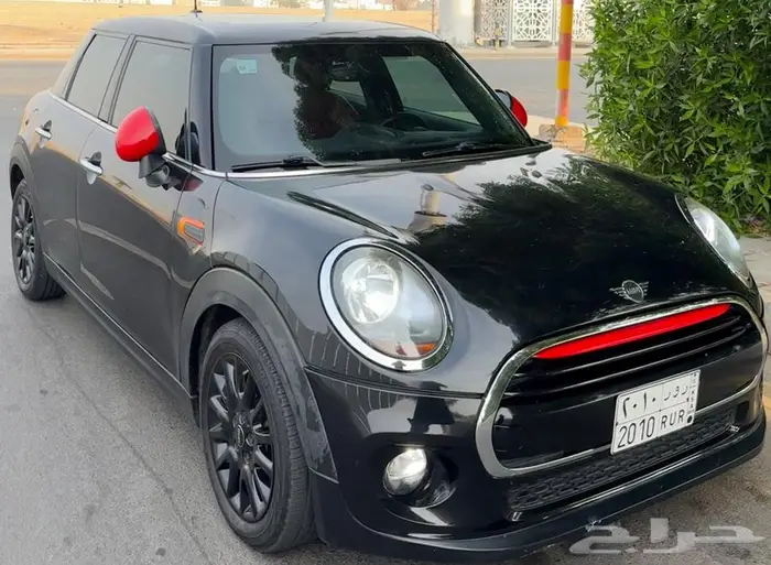 ميني كوبر 4 ابواب 2019 اسود داخلية احمر 3 سلندر تيربو 1.5 4