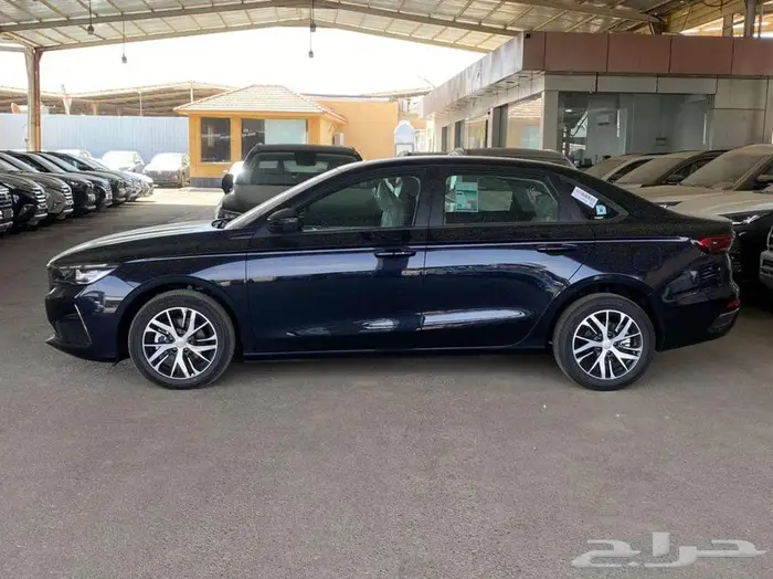 جيلي امجراند استاندر 2026 لون كحلي لدى الفريدي 1