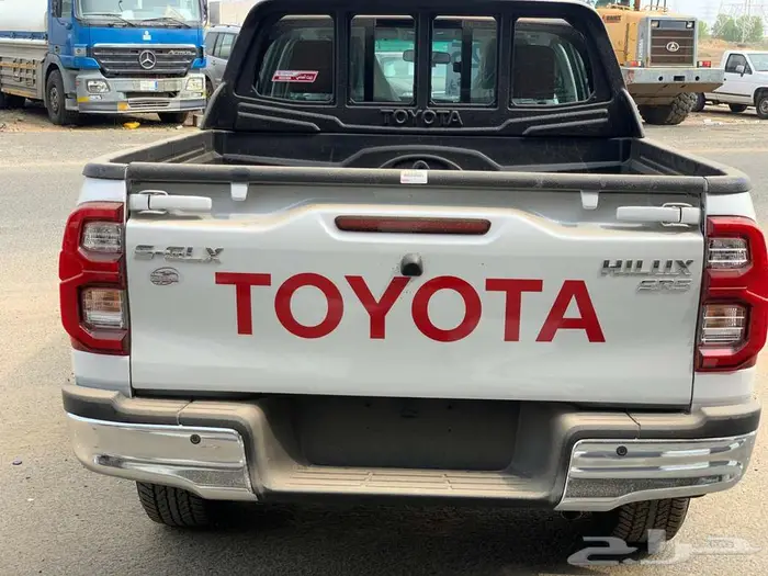 تويوتا هايلكس دبل تماتيك 2025 بنزين 8