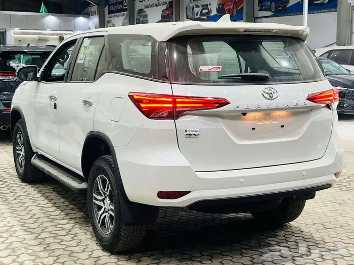 تويوتا فورتشنر GX2 بنزين 2025 3