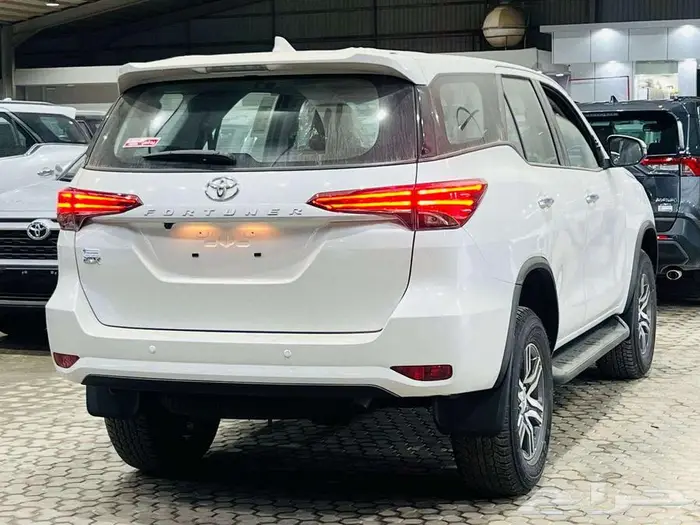 تويوتا فورتشنر GX2 بنزين 2025 4