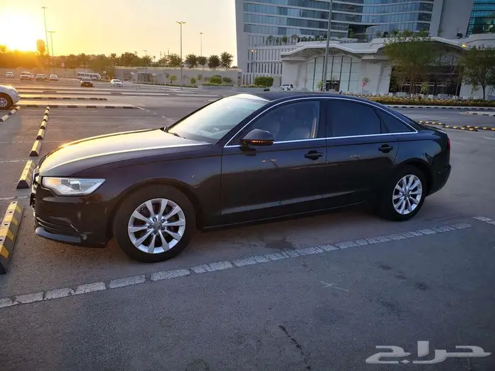 أودي A6 موديل 2015  صالون  لون رمادي غامق 1