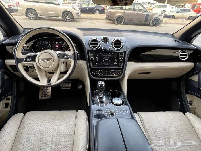 بنتلي بنتياقا موديل 2017 مستعمل بدى وكالة 8