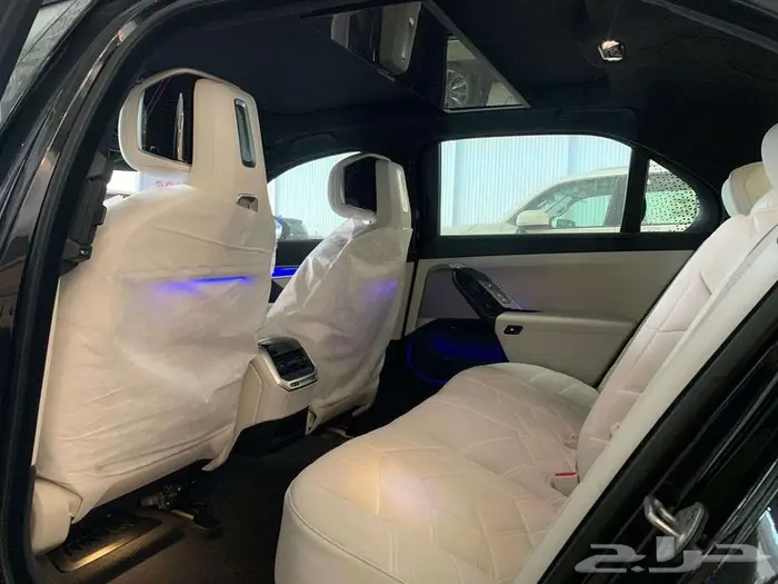 بي ام دبليو 735i موديل 2026 اسود خليجي 15