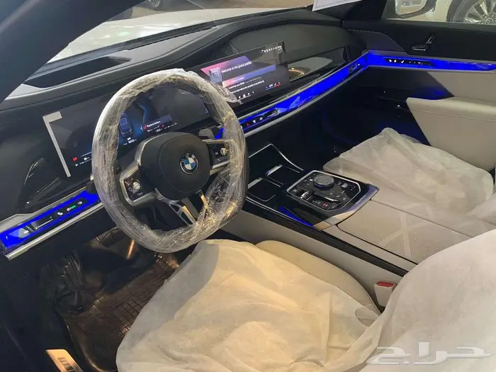بي ام دبليو 735i موديل 2026 اسود خليجي 7