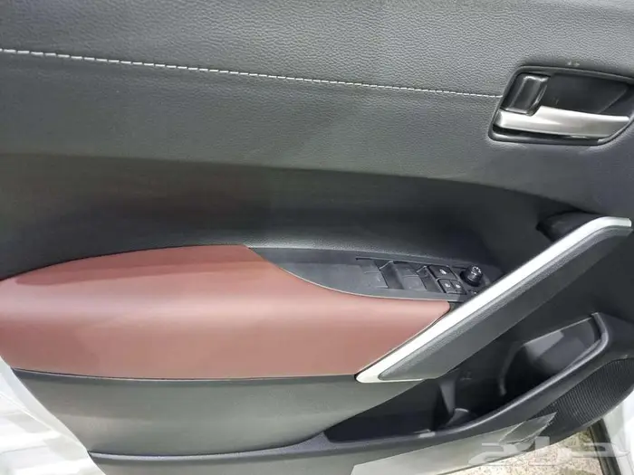 يوتا كورولا كروس LE ستاندر هايبرد موديل 2025 9