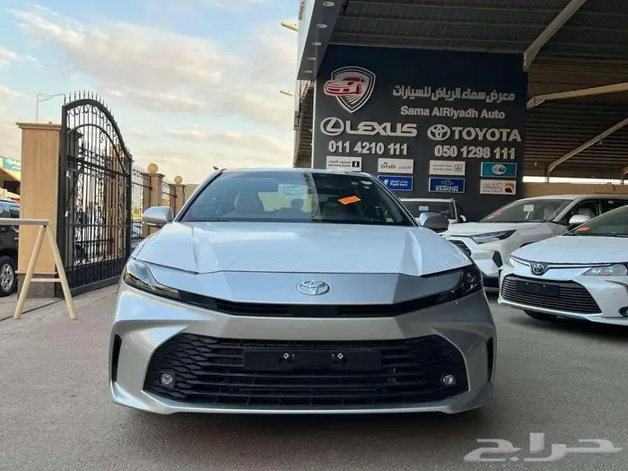 تويوتا كامري E بنزين 2025 كاش واقساط ودفعتين 0