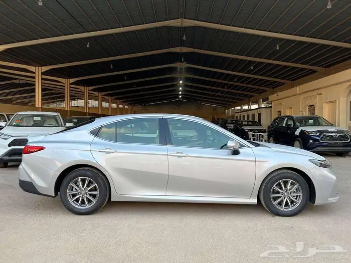 تويوتا كامري E بنزين 2025 كاش واقساط ودفعتين 2