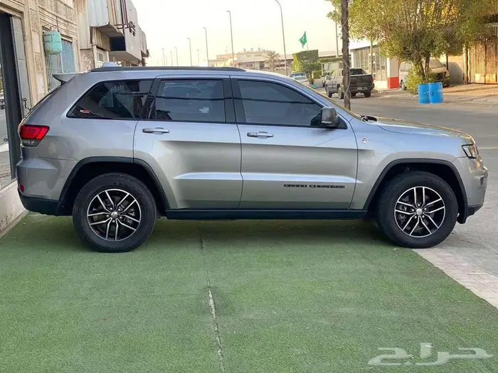 جيب جراند شيروكي تريل هوك2017 بانوراما فل كامل للبيع 4