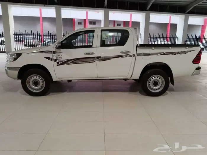 تويوتا هايلوكس غمارتين دبل ديزل سلق 2025 9