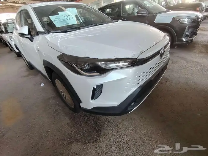 كورولا كروس ستاندر موديل 2025 حبه فقط ابيض لؤلؤي 6