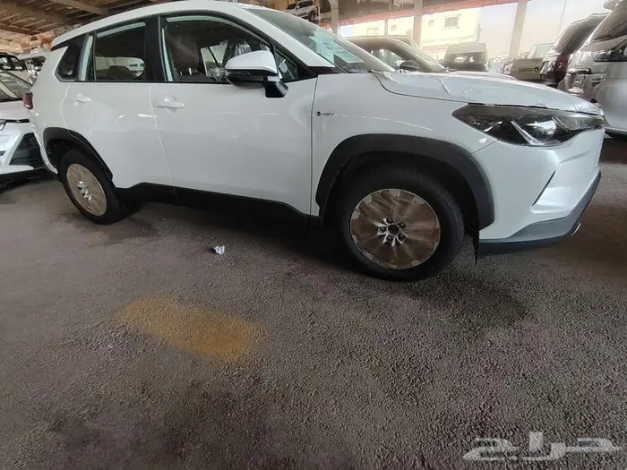 كورولا كروس ستاندر موديل 2025 حبه فقط ابيض لؤلؤي 4