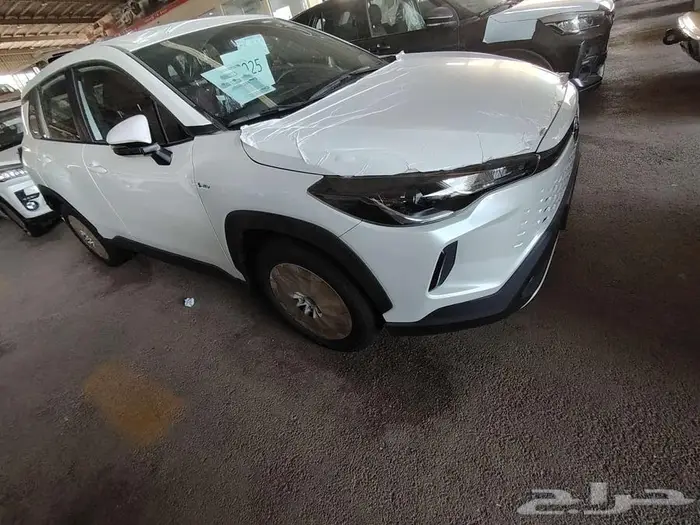 كورولا كروس ستاندر موديل 2025 حبه فقط ابيض لؤلؤي 2