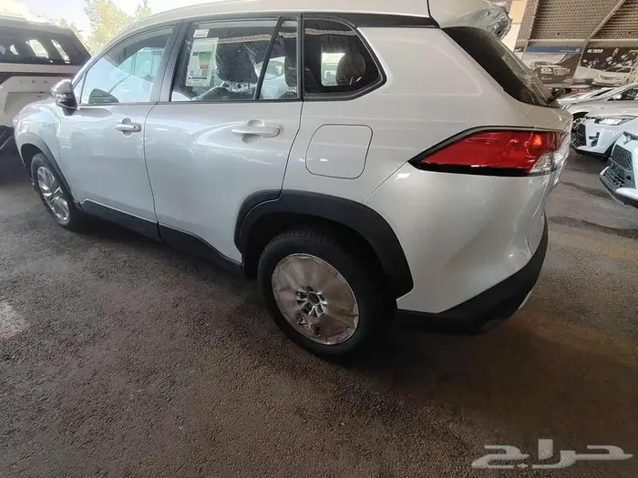 كورولا كروس ستاندر موديل 2025 حبه فقط ابيض لؤلؤي 7