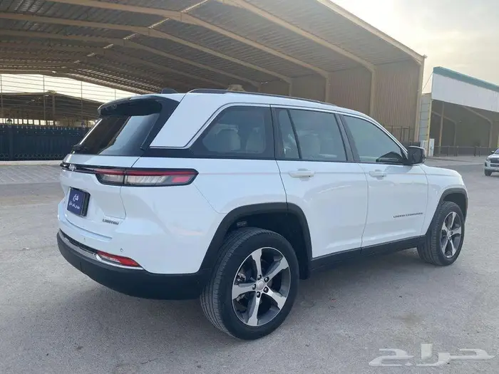 جيب جراند شيروكي 2023 ليمتد 5