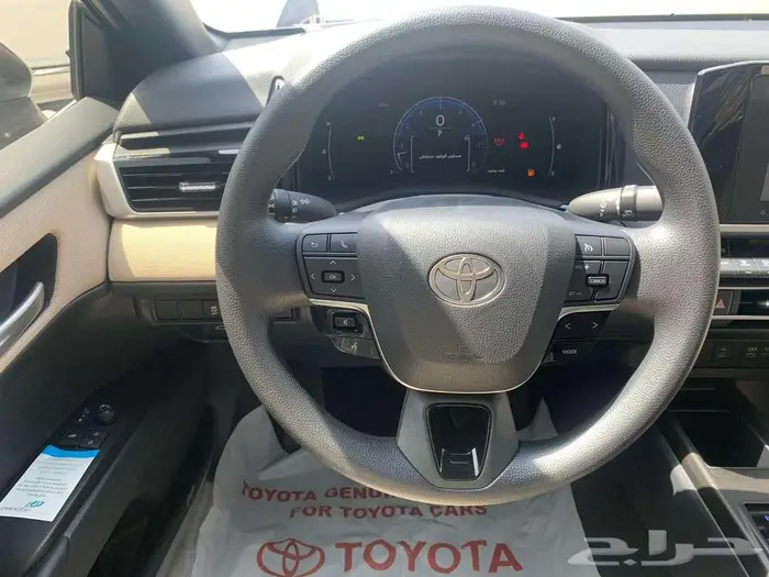 تويوتا كامرى E موديل 2025 16