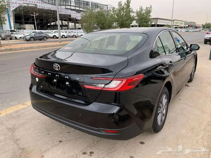 تويوتا كامرى E موديل 2025 3