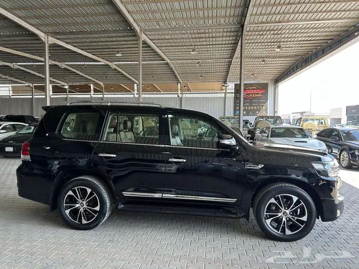 تويوتا لاندكروزر GXR 2021 فل اوبشن 6