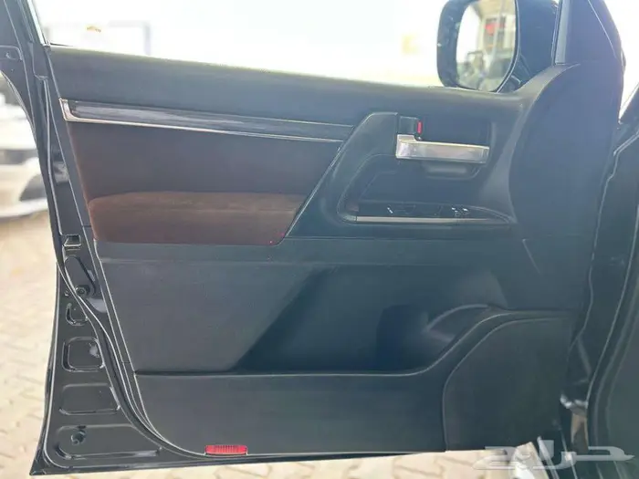 تويوتا لاندكروزر GXR 2021 فل اوبشن 19