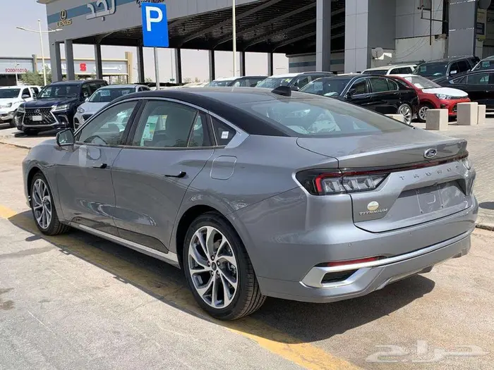 فورد توورس تيتانيوم موديل 2026 4