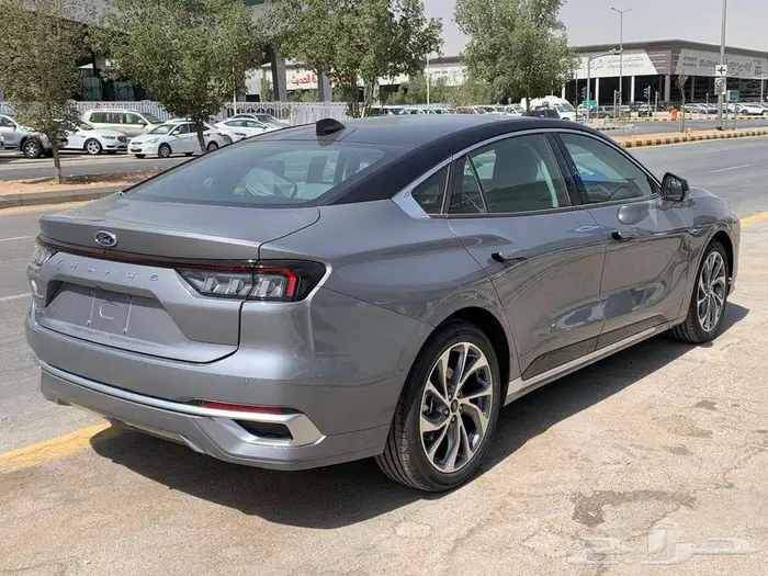 فورد توورس تيتانيوم موديل 2026 3