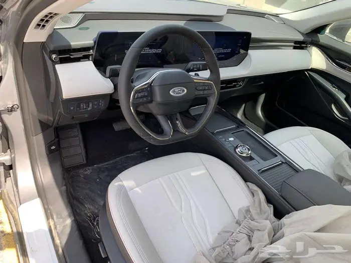 فورد توورس تيتانيوم موديل 2026 12