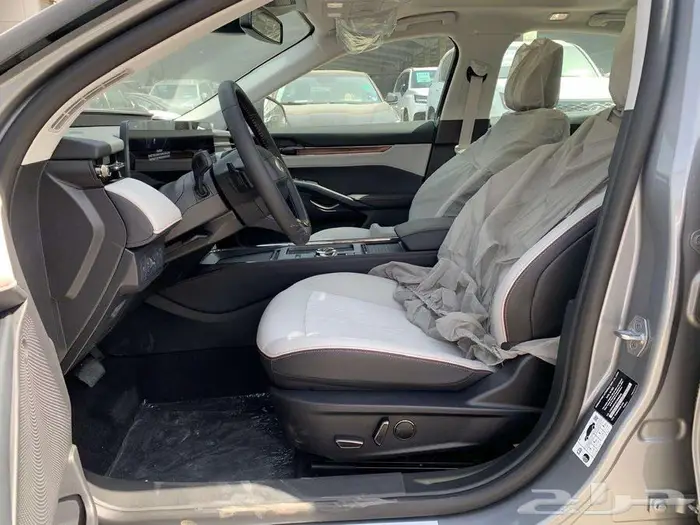 فورد توورس تيتانيوم موديل 2026 10